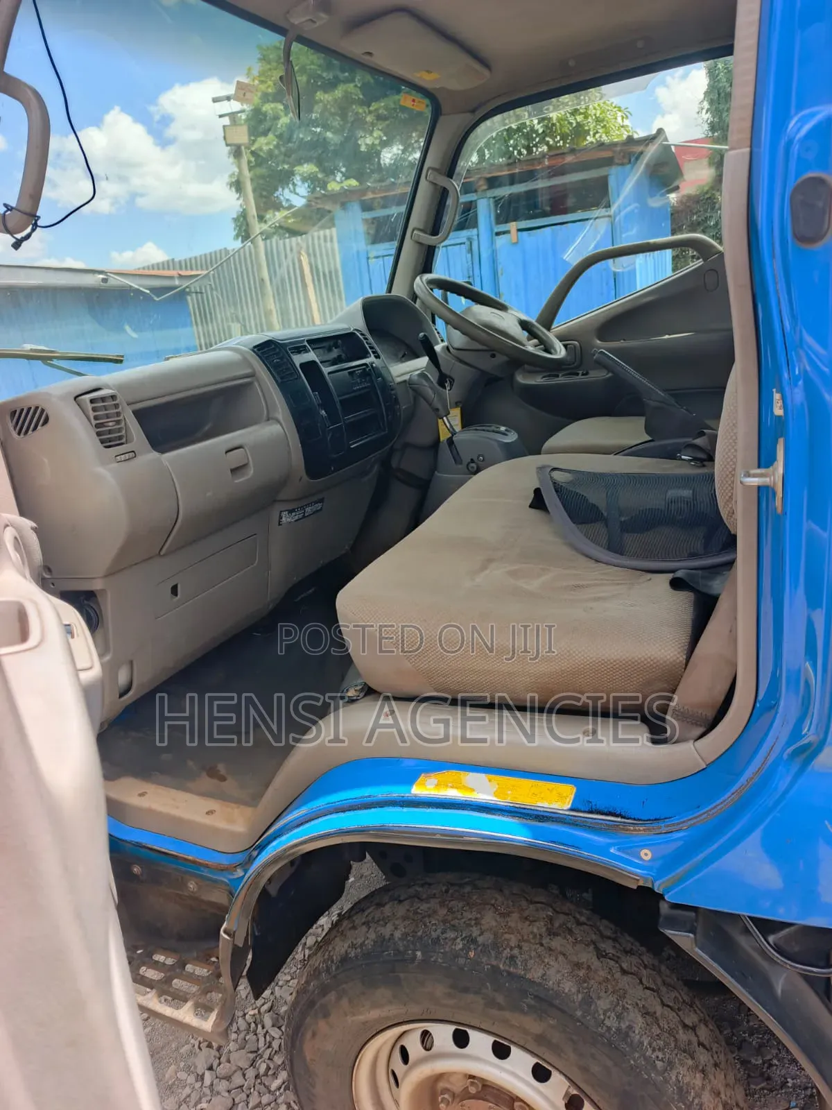 Toyota Dyna 2011 Blue