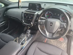 Toyota Crown 2018 Silver