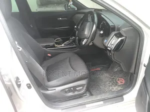 Toyota Crown 2018 Silver
