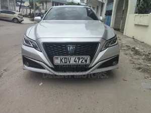 Toyota Crown 2018 Silver