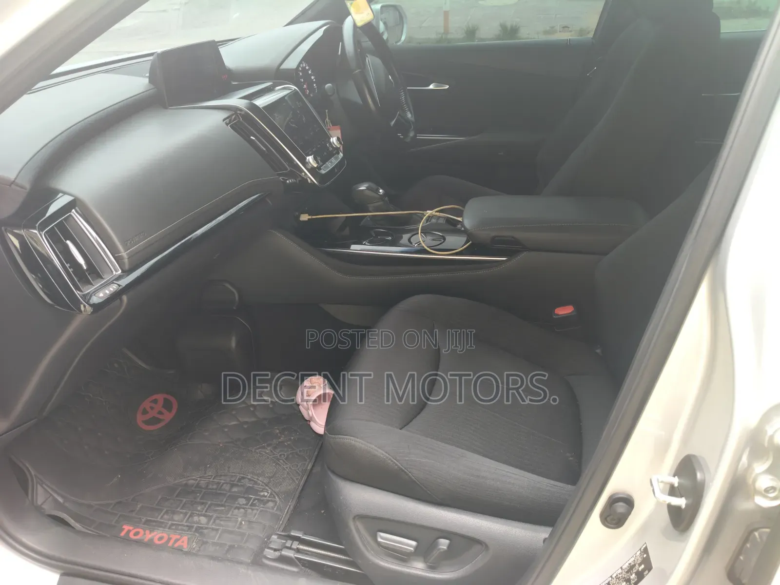 Toyota Crown 2018 Silver