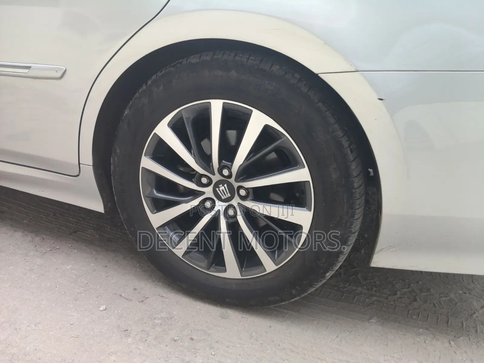 Toyota Crown 2018 Silver