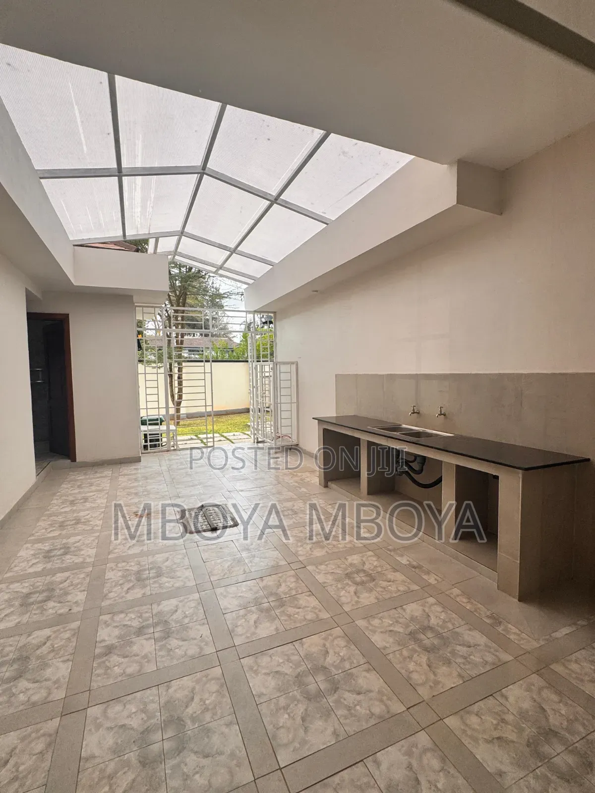 4bdrm Townhouse / Terrace in Karen, Hardy for rent