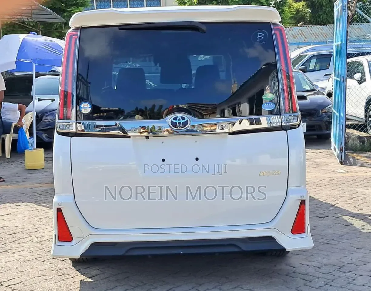 Toyota Noah 2020 Teal