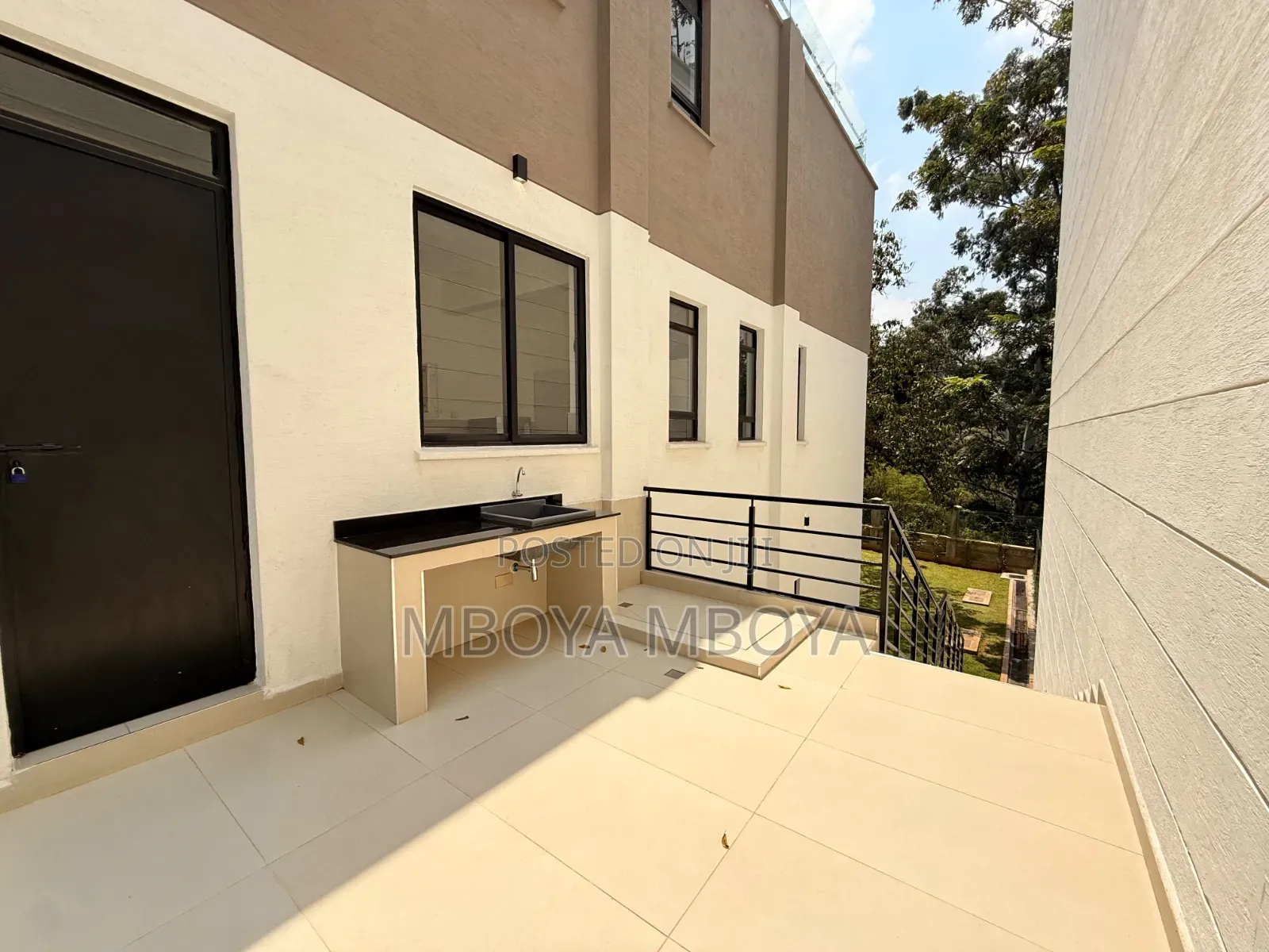 6bdrm Duplex in Spring Valley for rent