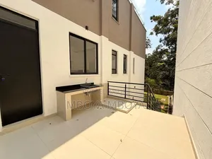 6bdrm Duplex in Spring Valley for rent