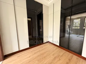 6bdrm Duplex in Spring Valley for rent