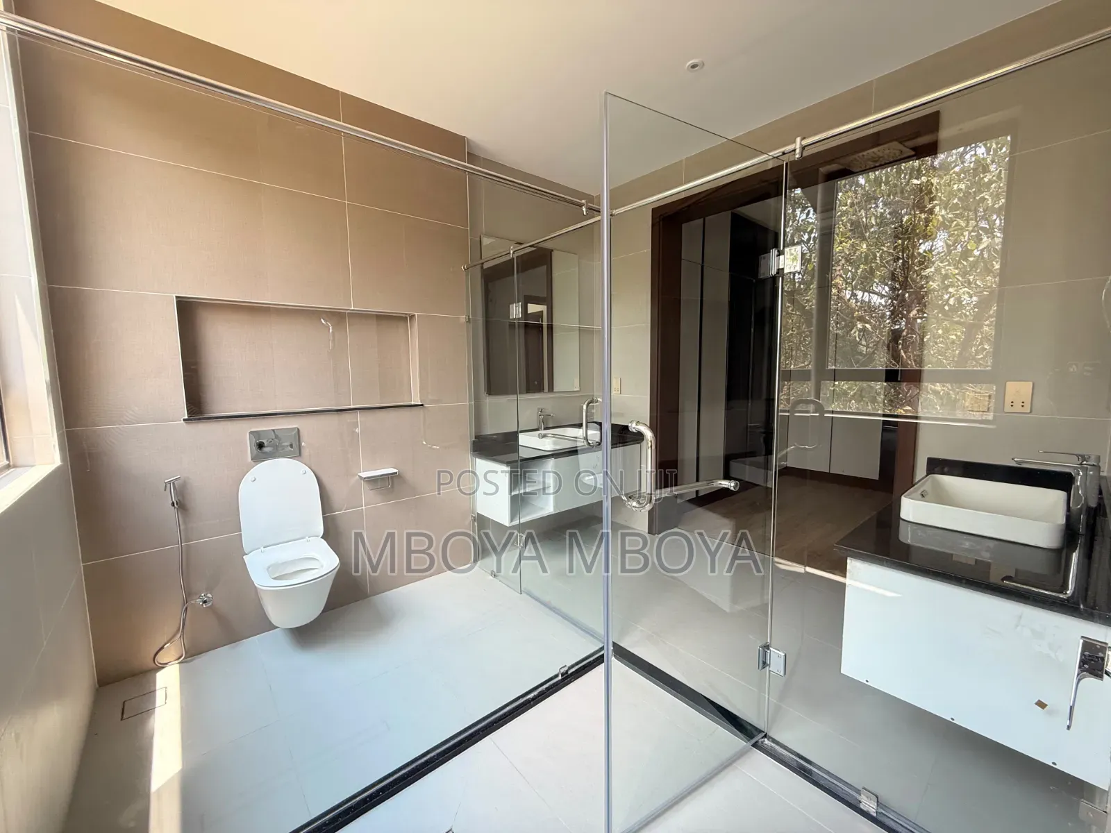 6bdrm Duplex in Spring Valley for rent