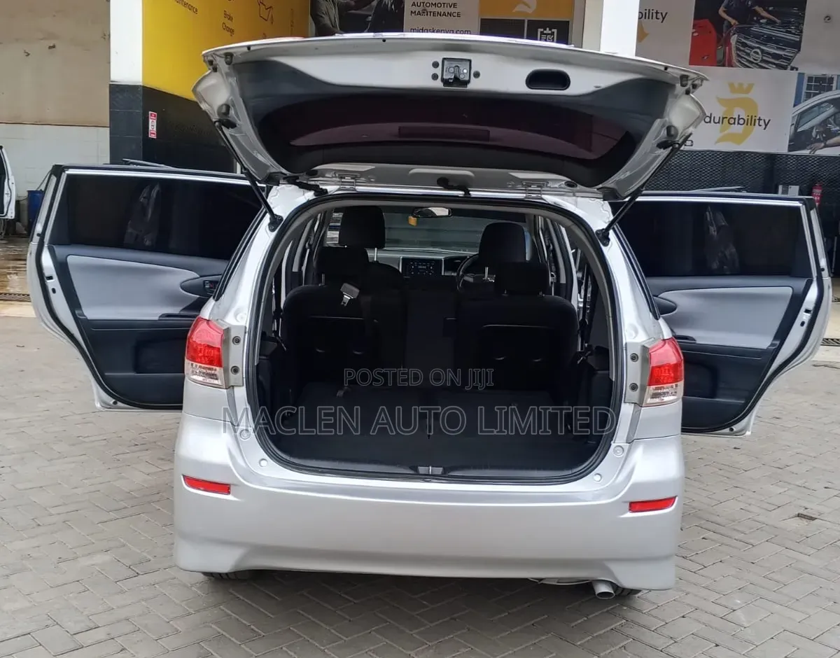 Toyota Wish 2011 Silver