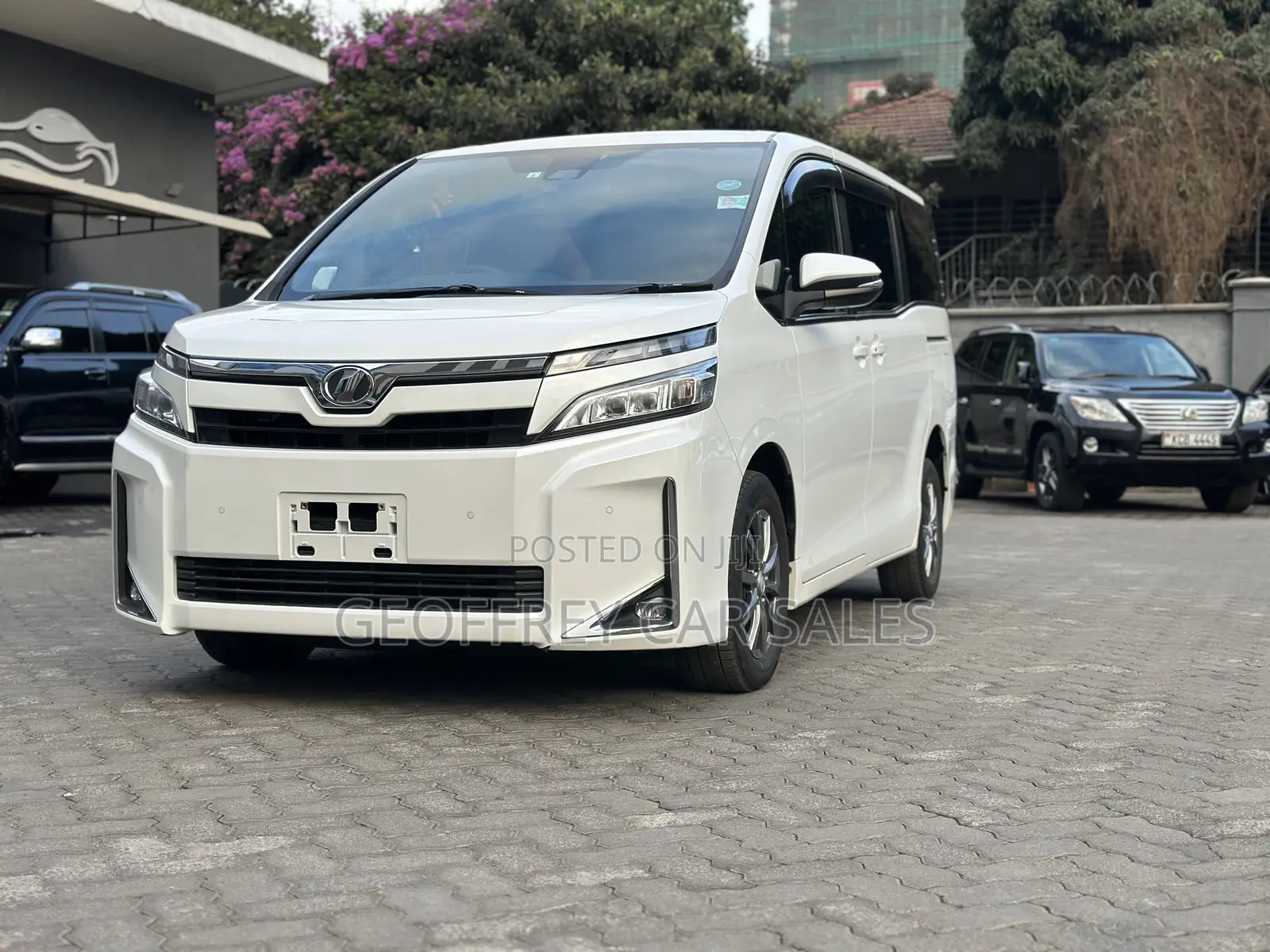 Toyota Voxy V 2WD 7-Seater 2019 White