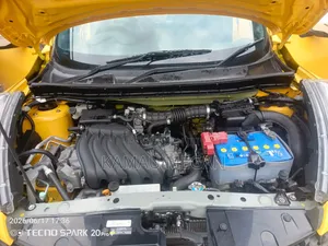 Nissan Dualis 2018 Yellow