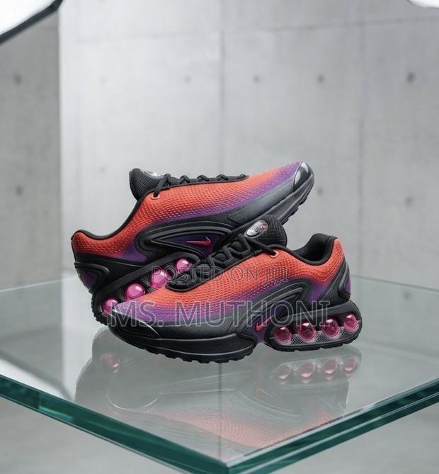 Voltage Purple/Black/Total Orange" Nike DN