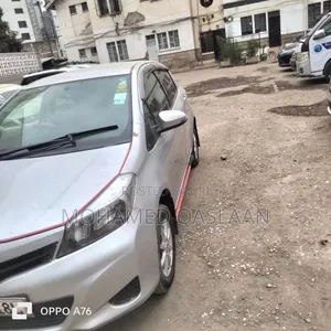 Toyota Vitz 2013 Silver