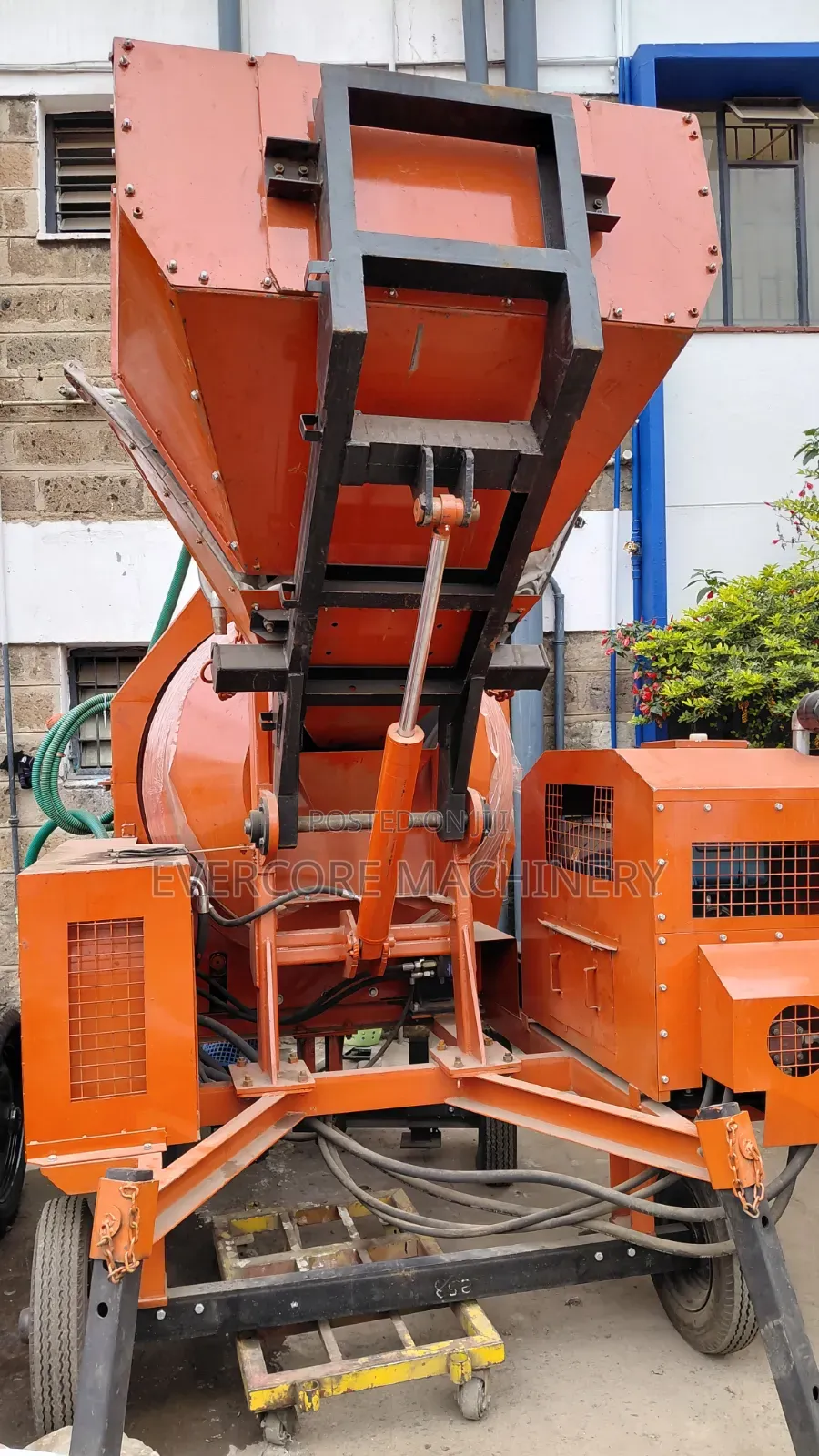 Esquire Self-Loading Big Concrete Mixer Machine Diesel Powered