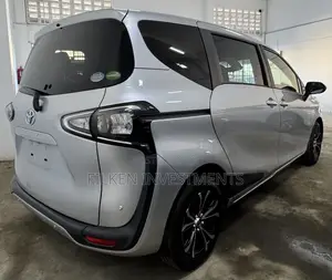 Toyota Sienta 1.5 FWD 2020 Silver