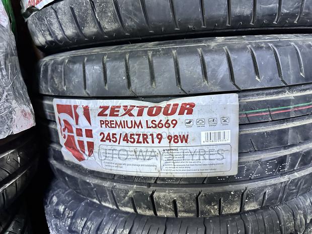 245/45r19 Zextour