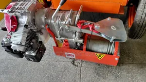 Heavy Duty Honda Concrete Hoist Machine 1Tonne Lifter Capacity.