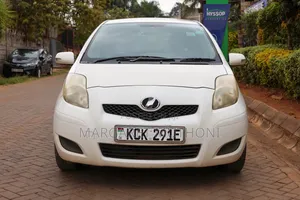 Toyota Vitz 2009 White