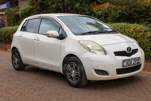 Toyota Vitz 2009 White