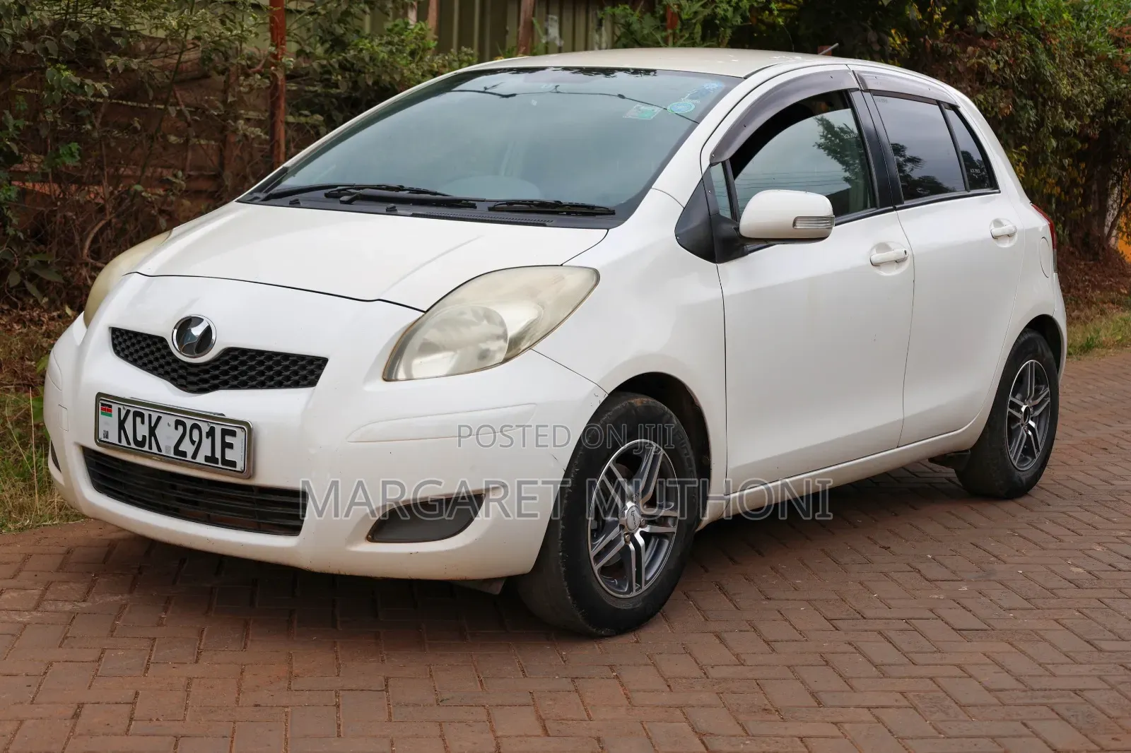 Toyota Vitz 2009 White