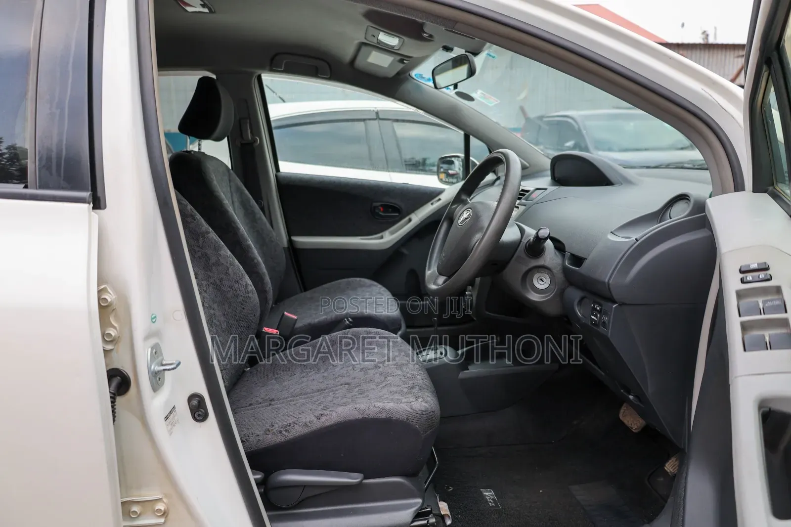 Toyota Vitz 2009 White