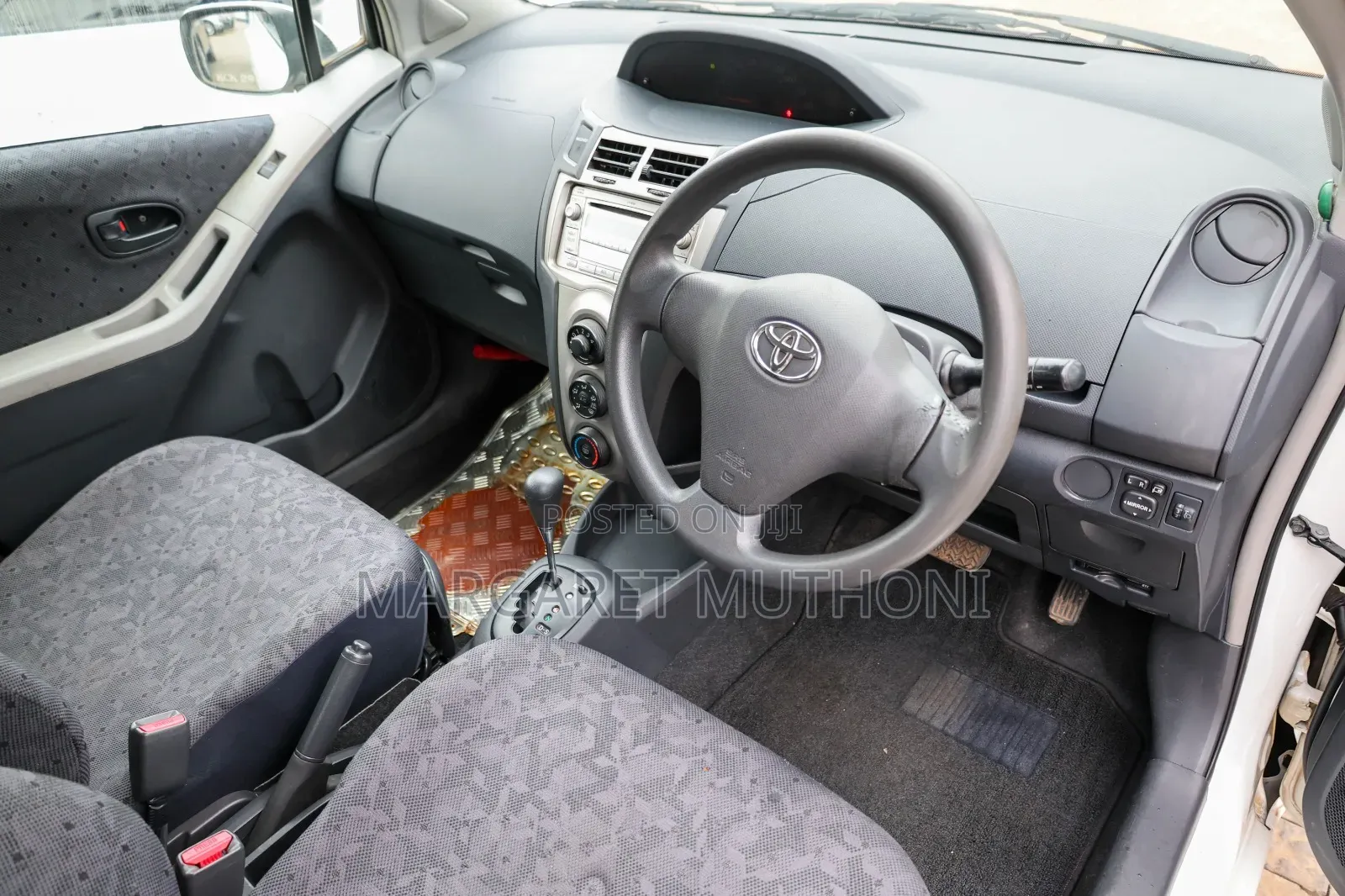 Toyota Vitz 2009 White