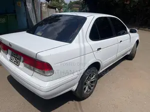 Nissan Sunny 2005 White