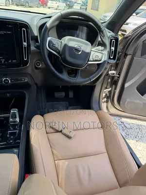Volvo XC40 2019 Burgundy