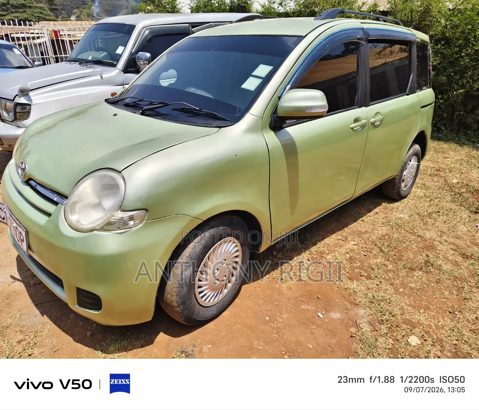 Toyota Sienta 2010 Green