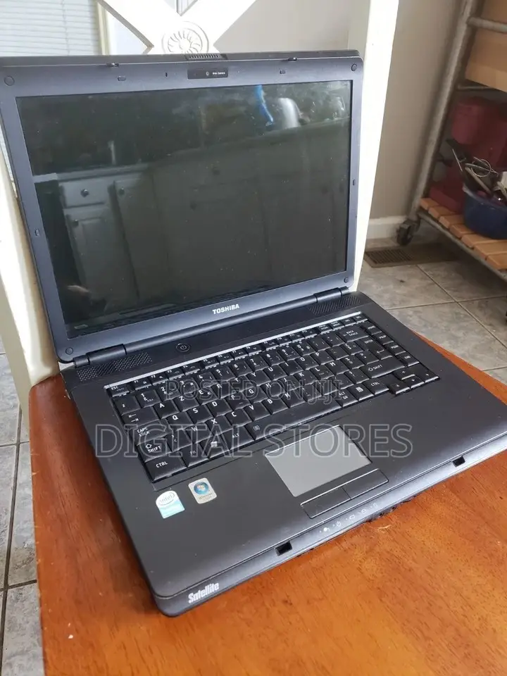 Laptop Toshiba Satellite L300D 3GB Intel Celeron HDD 160GB