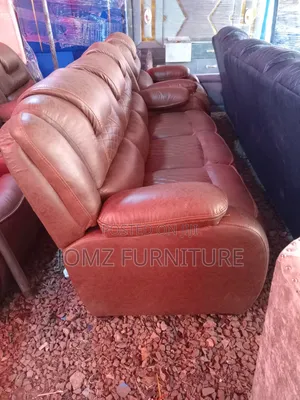A Leather Semi Recliner 7seater