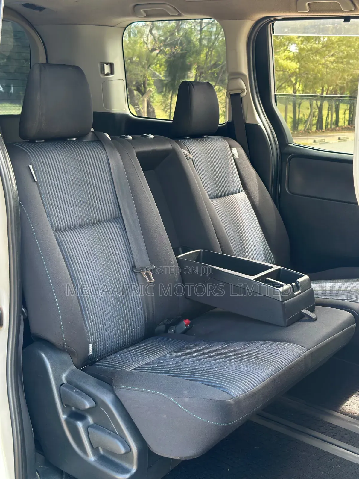 Toyota Noah 2.0 AWD (7 Seater) 2015 White
