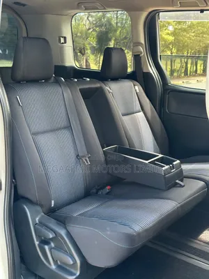 Toyota Noah 2.0 AWD (7 Seater) 2015 White