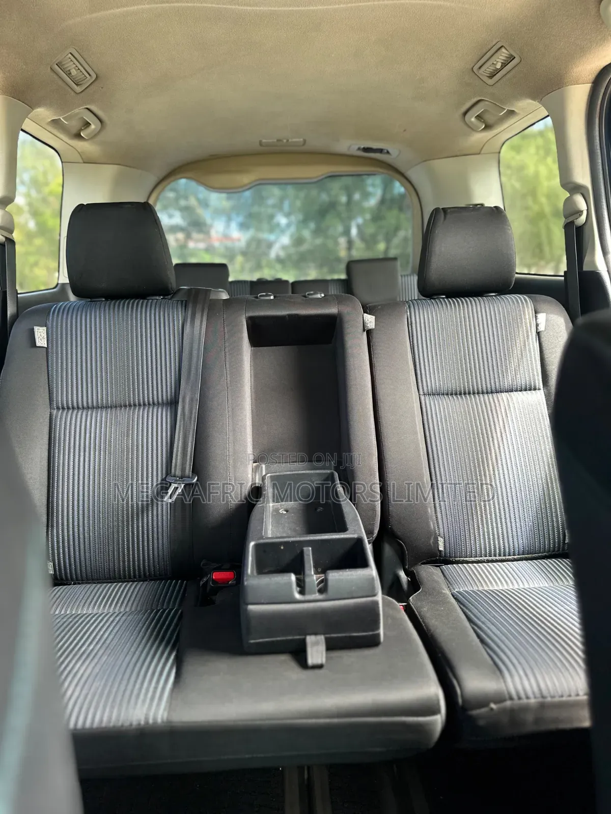 Toyota Noah 2.0 AWD (7 Seater) 2015 White