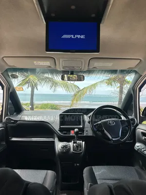 Toyota Noah 2.0 AWD (7 Seater) 2015 White