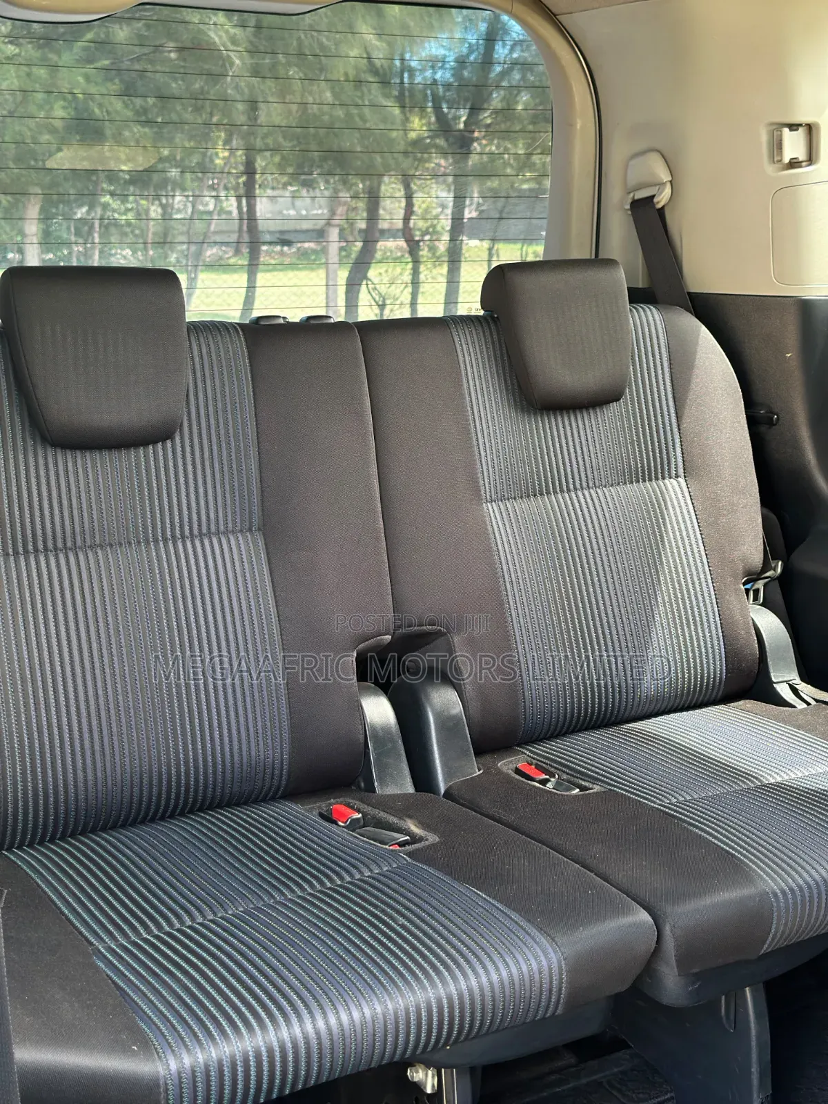 Toyota Noah 2.0 AWD (7 Seater) 2015 White