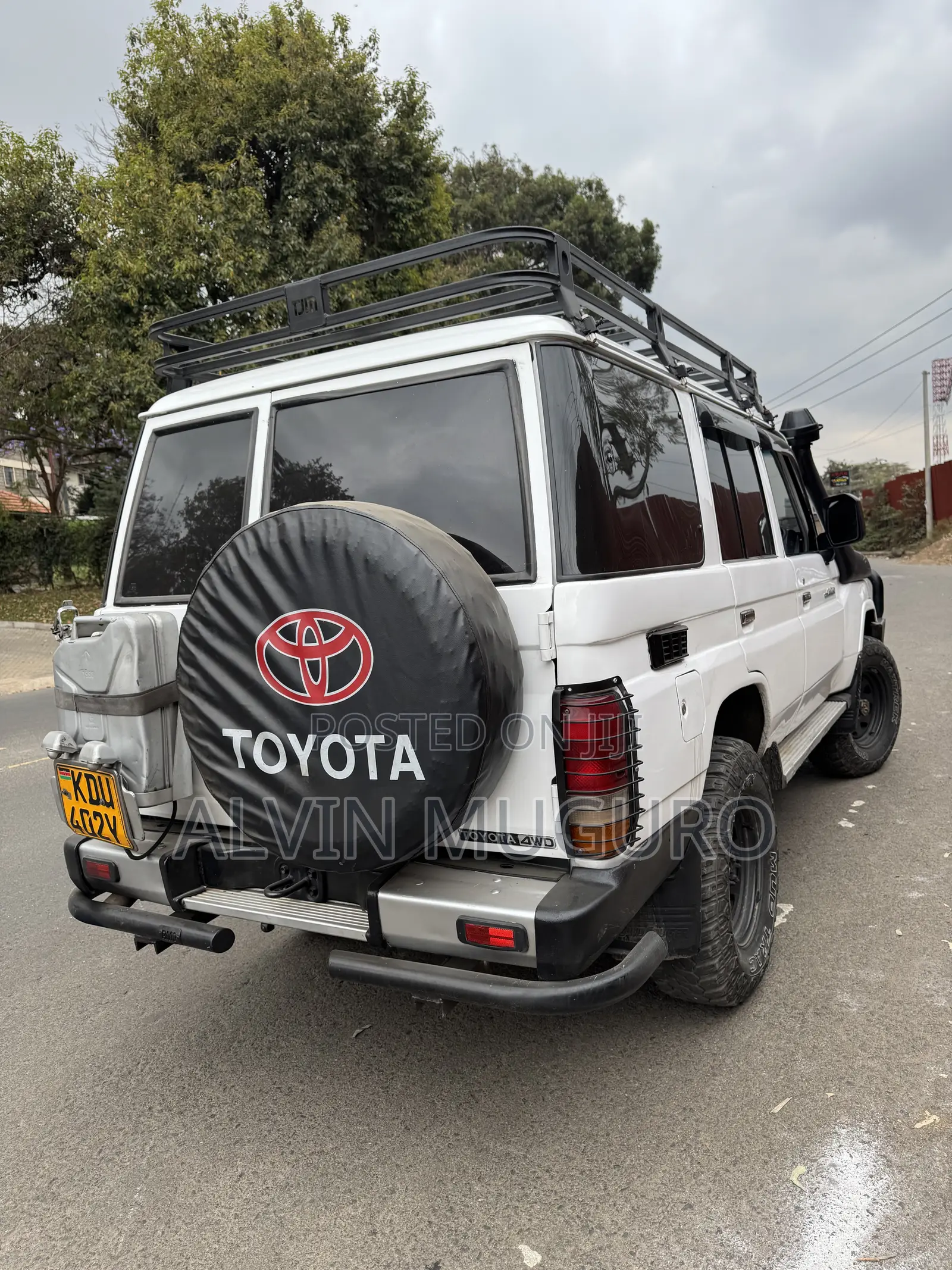 Toyota Land Cruiser 4x4 2007 White