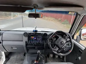 Toyota Land Cruiser 4x4 2007 White