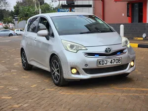 Toyota Ractis 1.5 FWD 2015 Silver