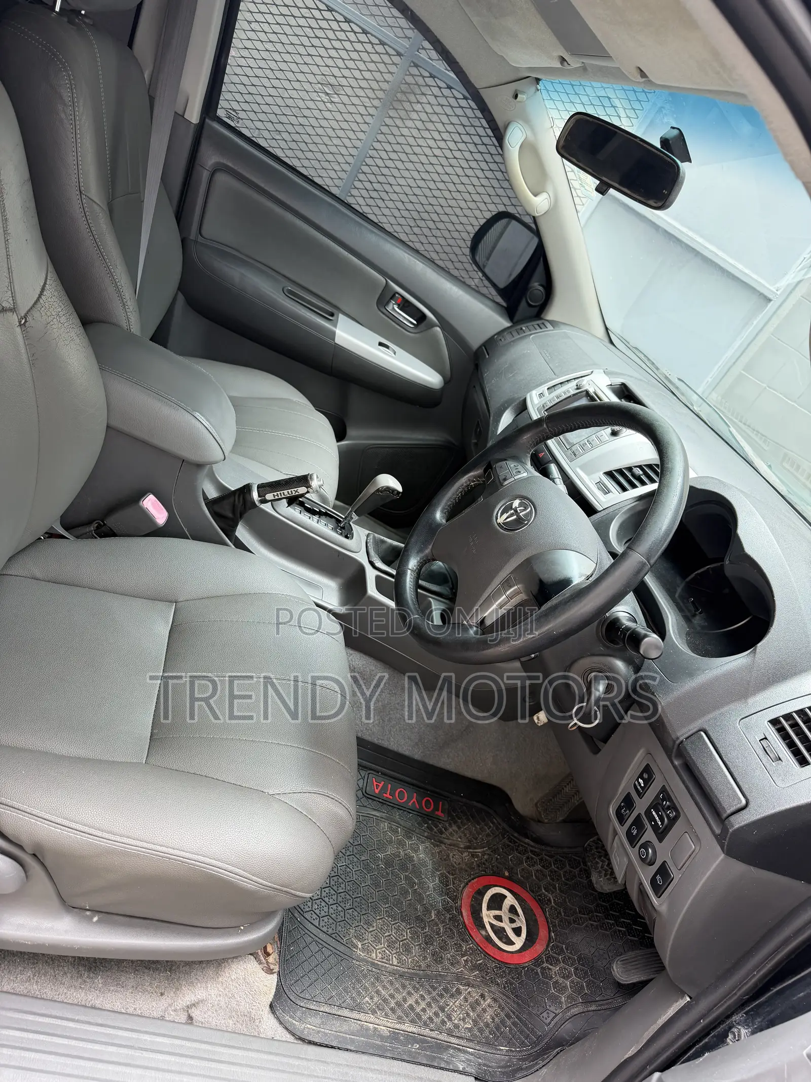 Toyota Hilux 2015 Black