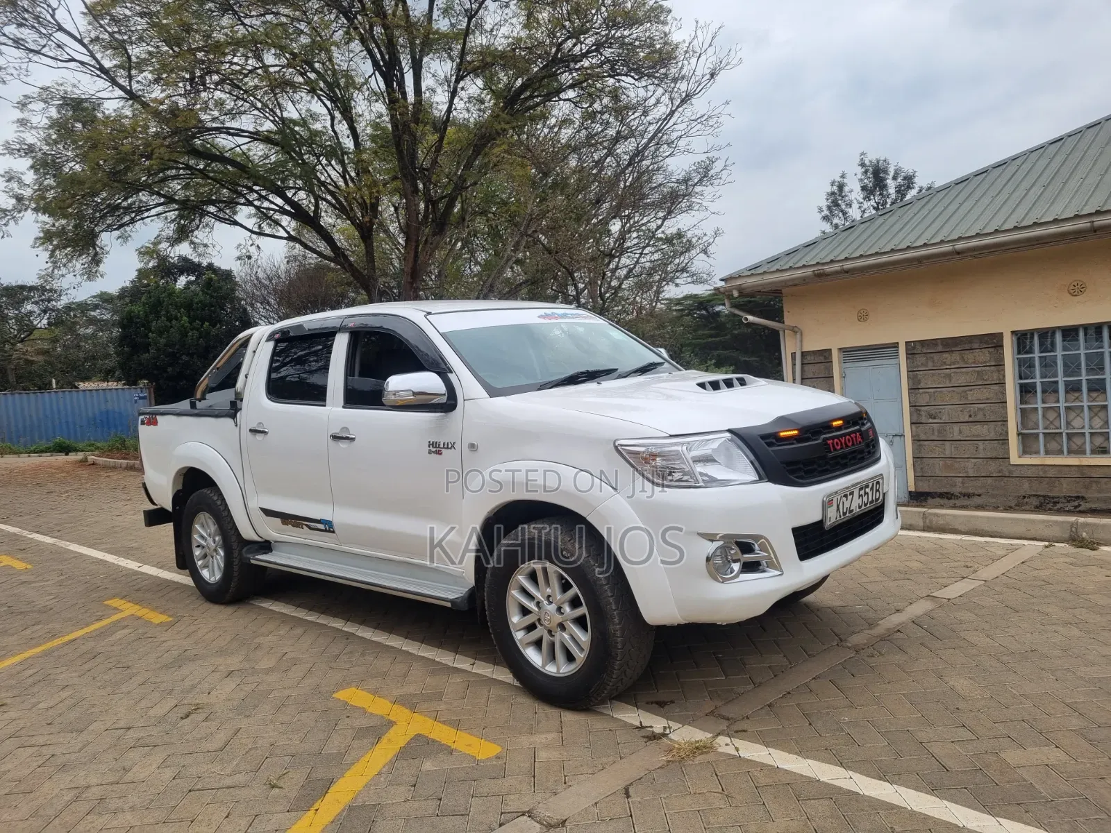 Toyota Hilux 2013 Off white