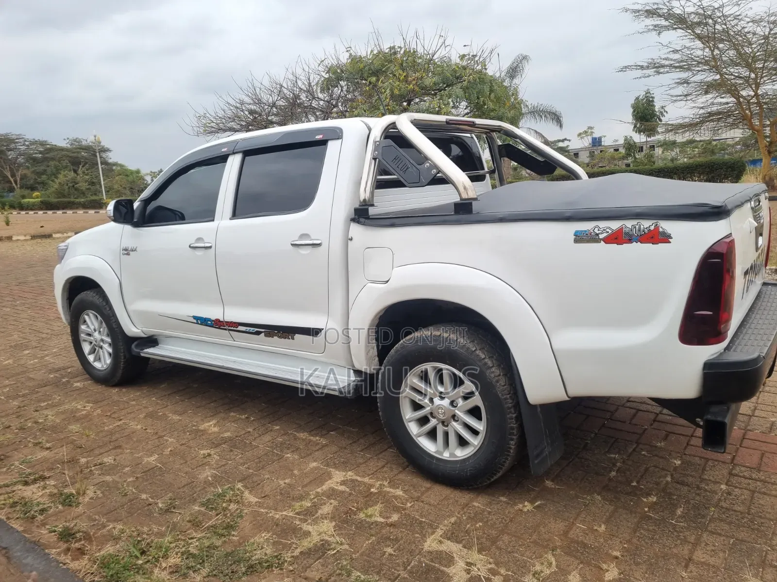Toyota Hilux 2013 Off white