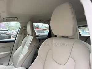 Volvo XC60 2019 Ivory