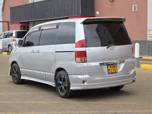 Toyota Noah 2010 Silver
