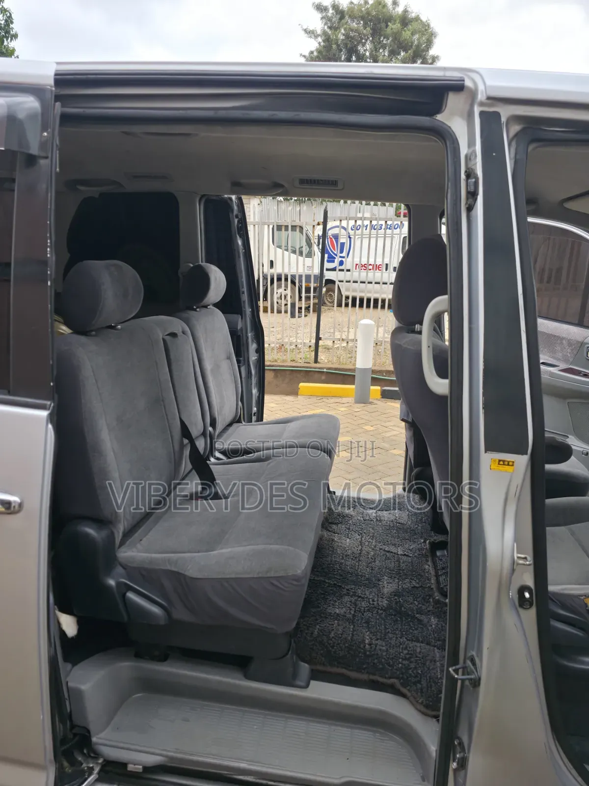 Toyota Noah 2010 Silver
