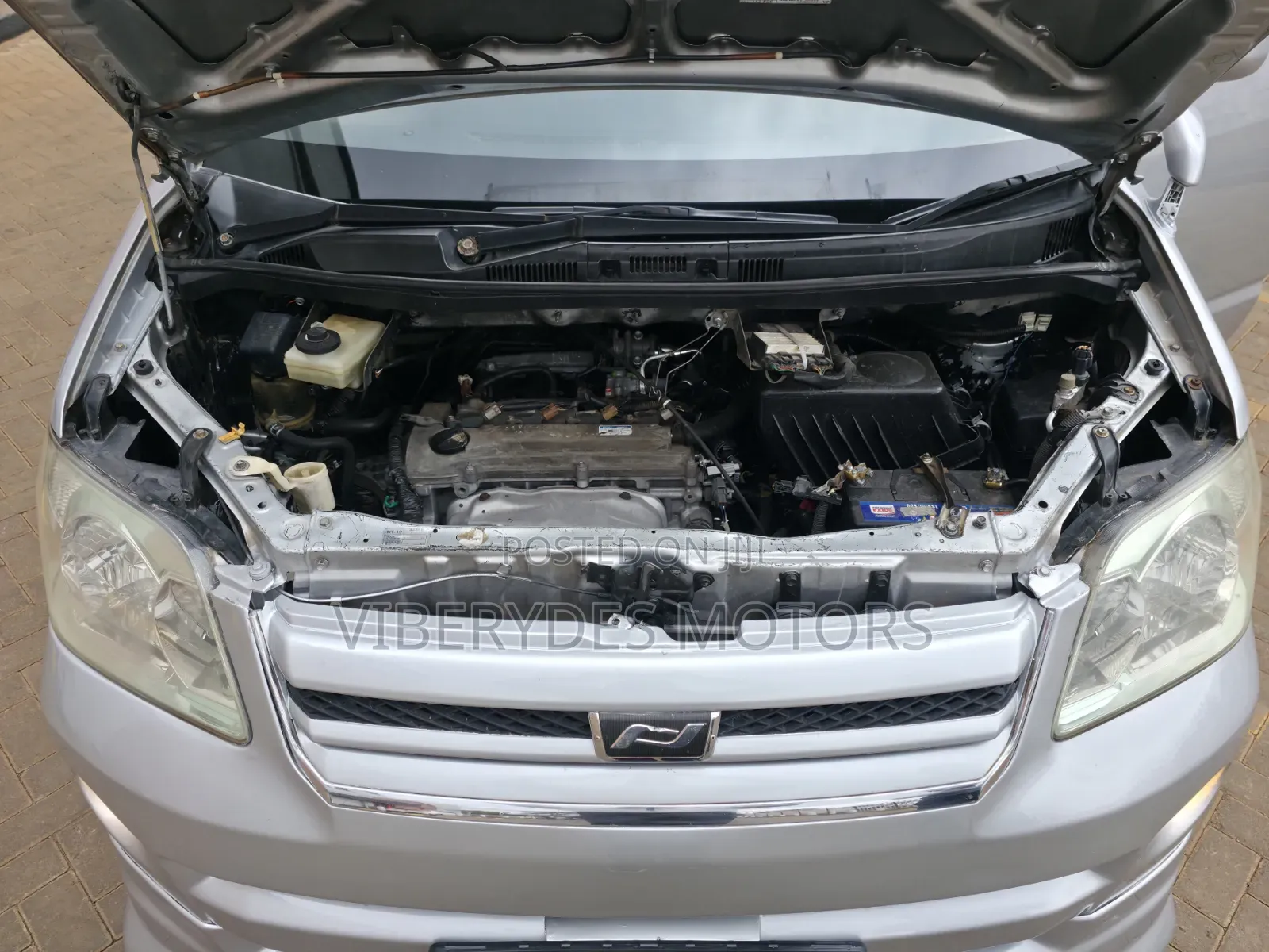 Toyota Noah 2010 Silver