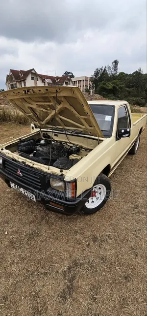 Mitsubishi L200 2000 Beige