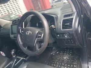 Toyota Land Cruiser Prado 2017 Black
