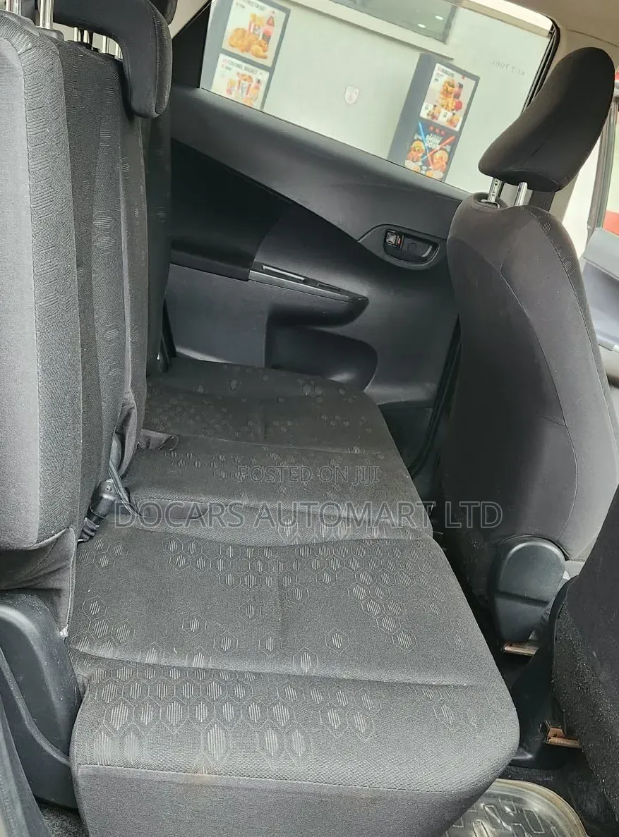 Toyota Ractis 2012 Black