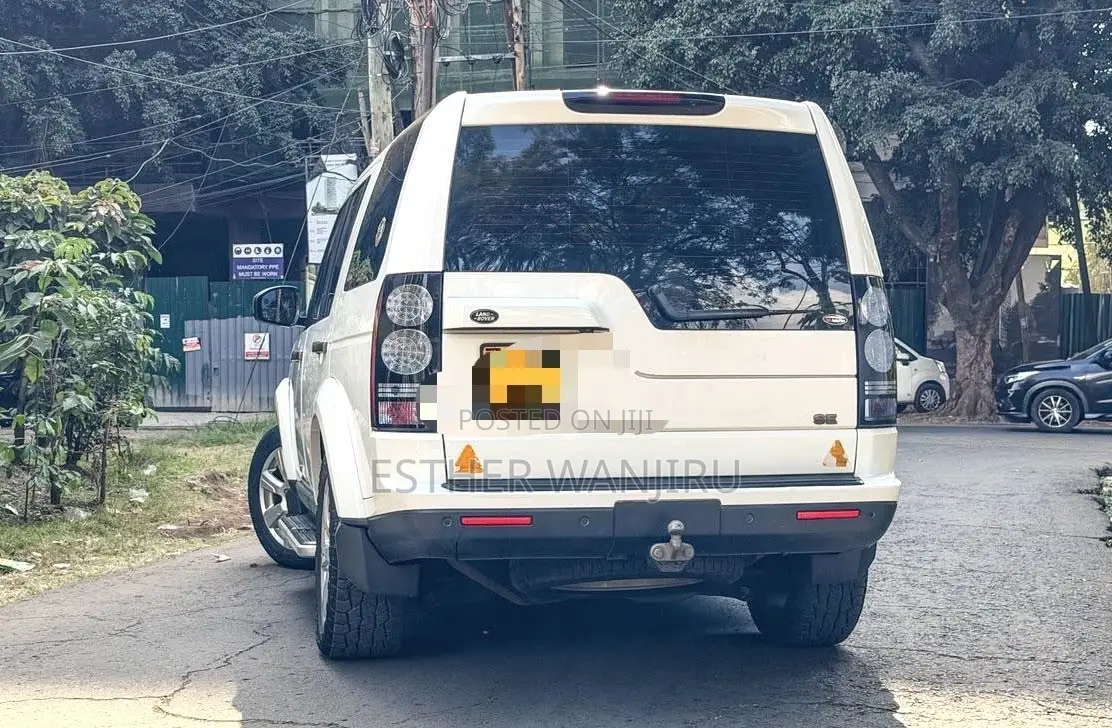 Land Rover Discovery 2017 White